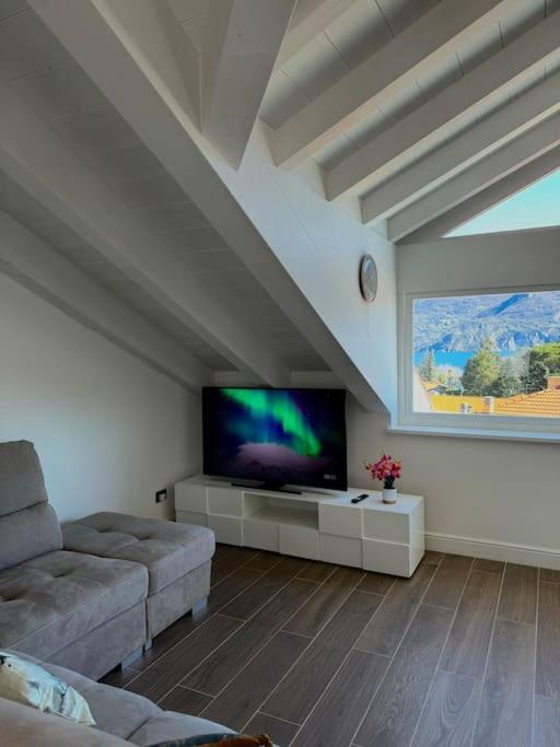Apt. Aries - Penthouse Менаджо Екстер'єр фото